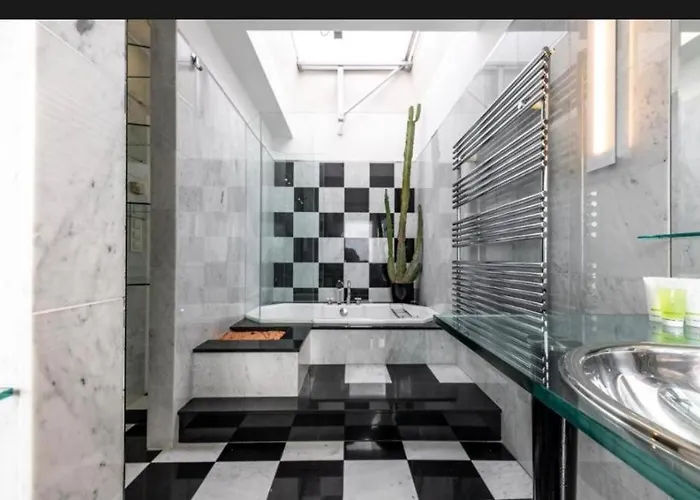 Vienna City Suites *