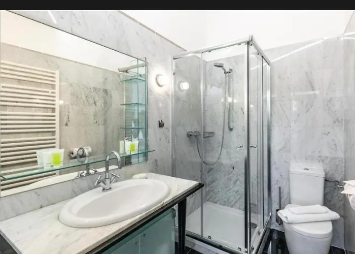 Vienna City Suites *